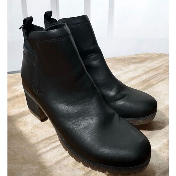 KORKS Shoes - KORKS Elsie Ankle Lug Boots Black Size 9.5M